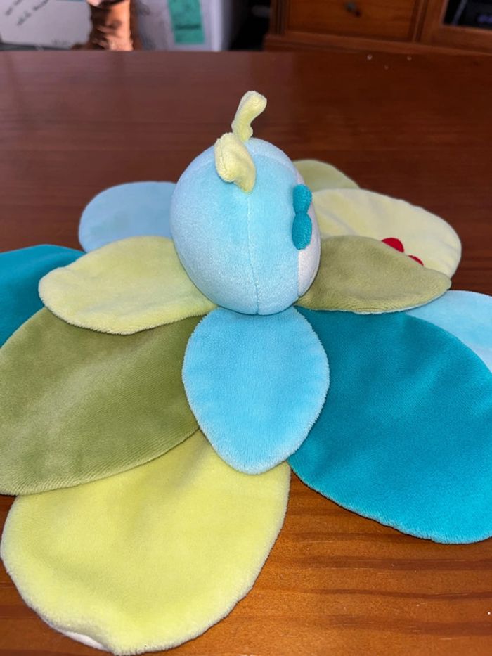 Peluche Doudou, coccinelle, abeille, baby Sun, pétales bleu vert - photo numéro 3