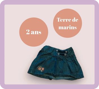 Jupe courte tissu peu épais marque terre de marins taille 2 ans en très bon état.