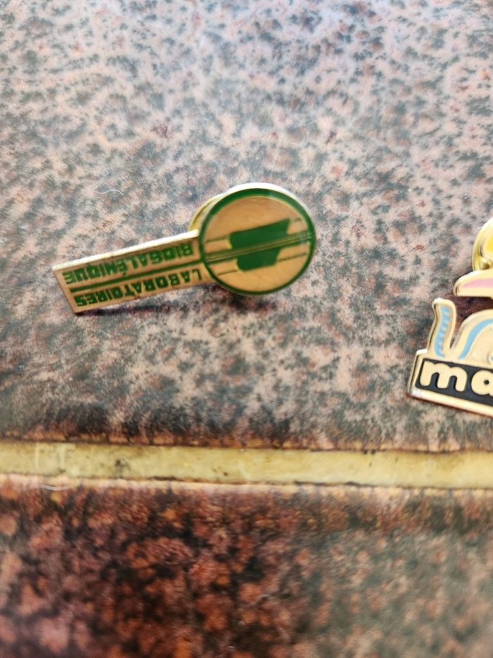Lot 4 pins - photo numéro 3