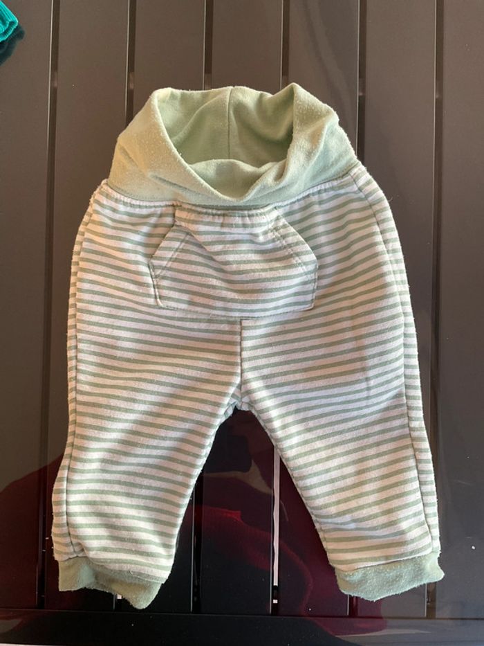 Ensemble pantalon et t-shirt - photo numéro 4