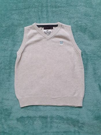 Tres beau pull sans manches 4 ans