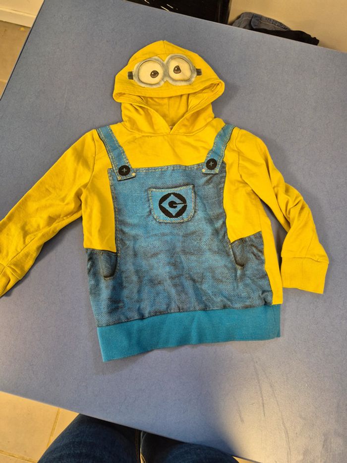 Pull à capuche les minions taille 7 ans