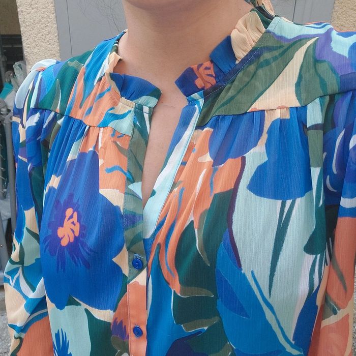 Magnifique blouse neuve pour taille L - photo numéro 3