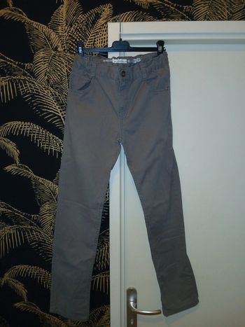 🩶 Pantalon gris taille 12 ans.