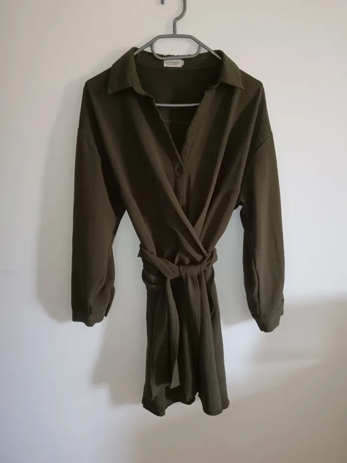 Robe kaki a nouer