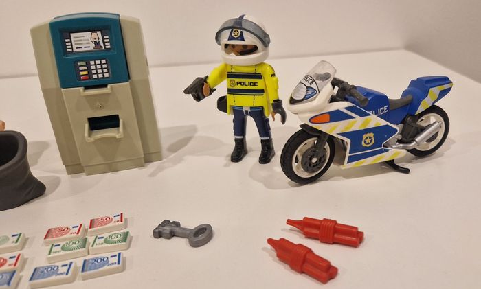 Playmobil "Policier avec moto et voleur " - photo numéro 4