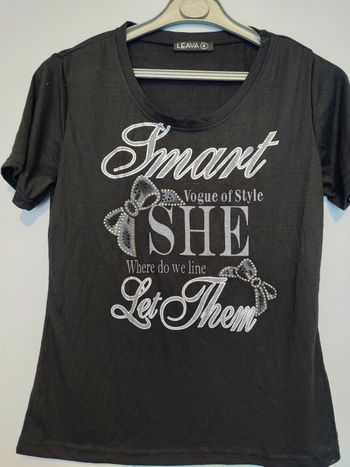 Joli t shirt neuf à strass