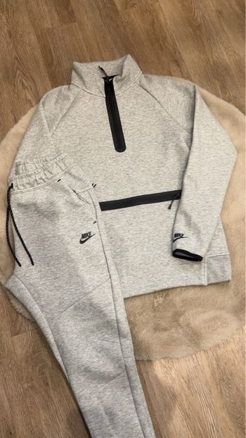 Ensemble Nike tech gris 10 ans 