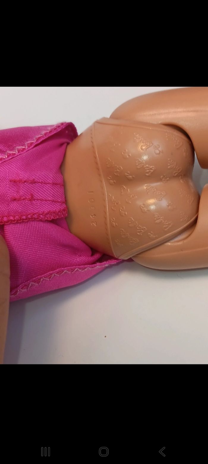 Poupée mattel barbie ensemble rose arc-en-ciel fashion 
Poupée et ensemble compris - photo numéro 7