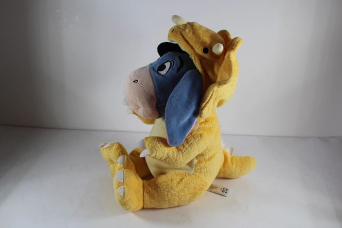 Peluche Bourriquet déguisé Dinosaure Disney 30 cm
