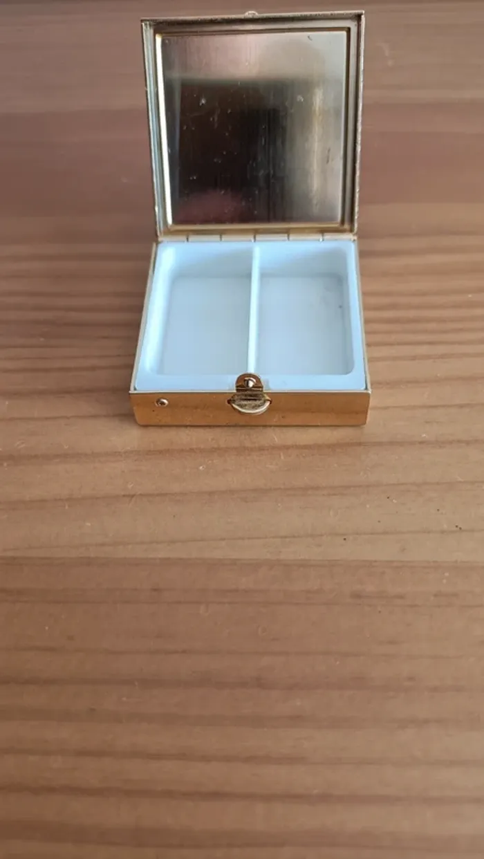 Petite boîte pilulier - photo numéro 2