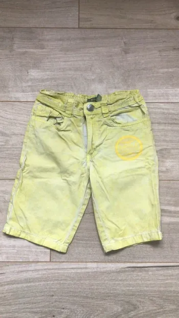 Bermuda jaune style délavé