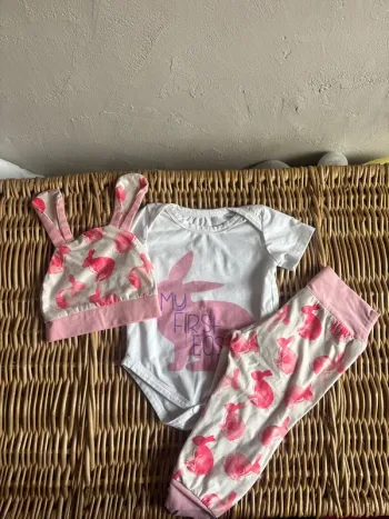 Ensemble Pâques  fille  9mois en très bon état