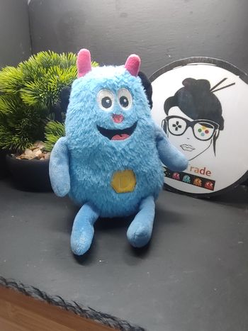 doudou peluche monstre diable d  Laboratoire ducray bleu noir aile rose dexy 