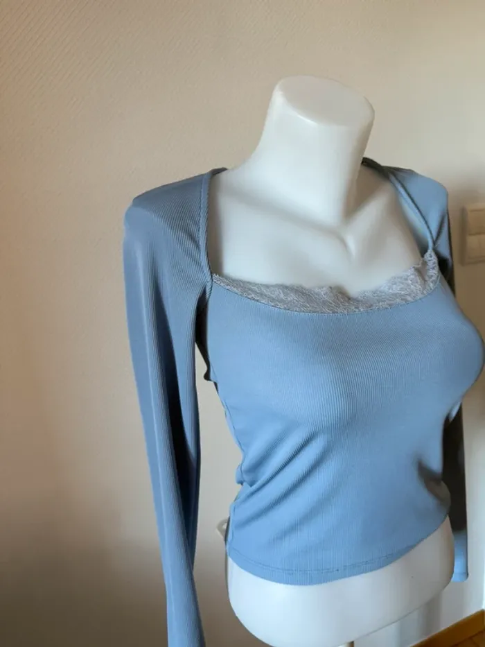 T- shirt manche longue bleu / gris en très bon état taille M stradivarius - photo numéro 2