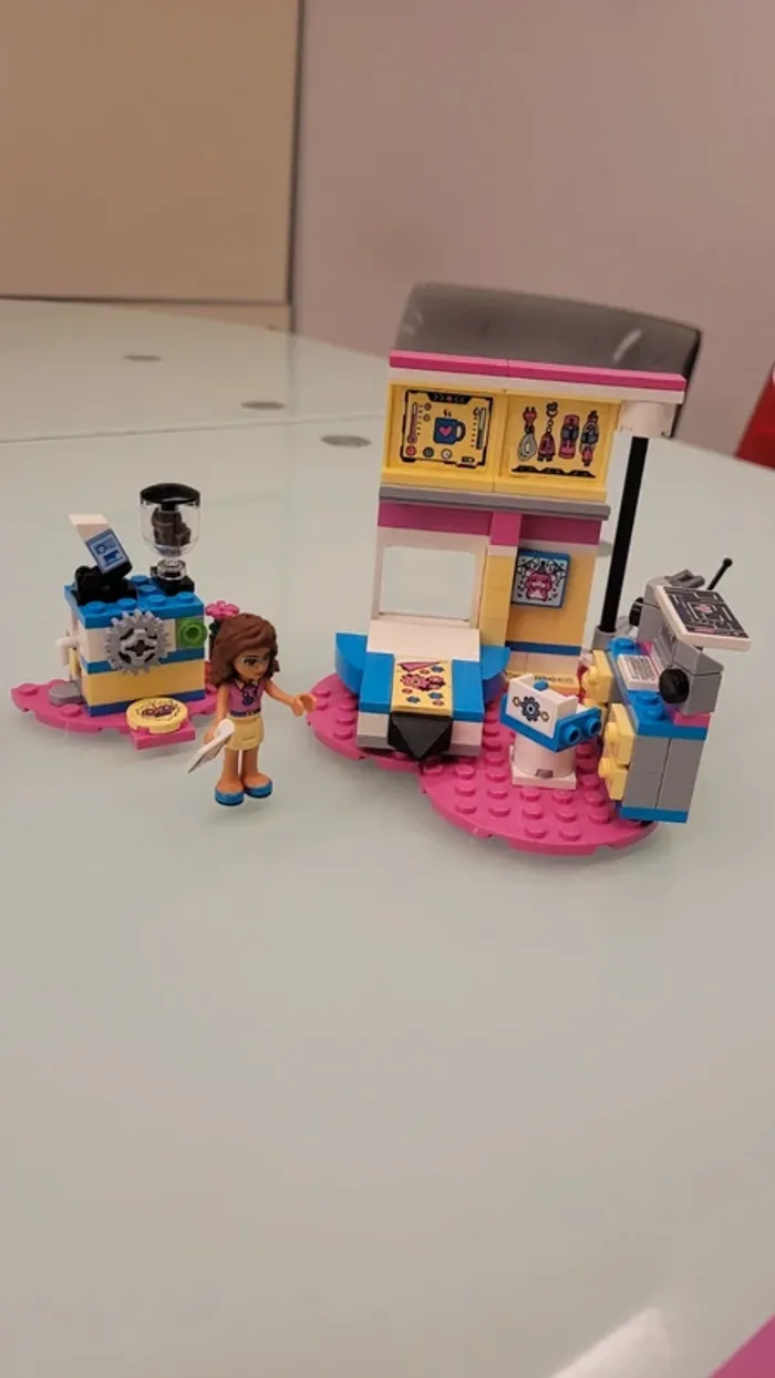 Lego Friends n°41329 La chambre Labo d'Olivia