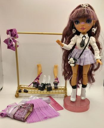 Poupée rainbow high Lila Yamamoto