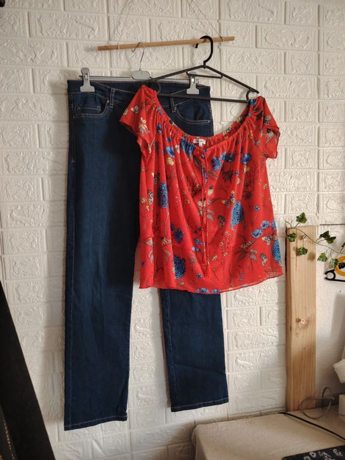 Ensemble jeans et blouse rouge
