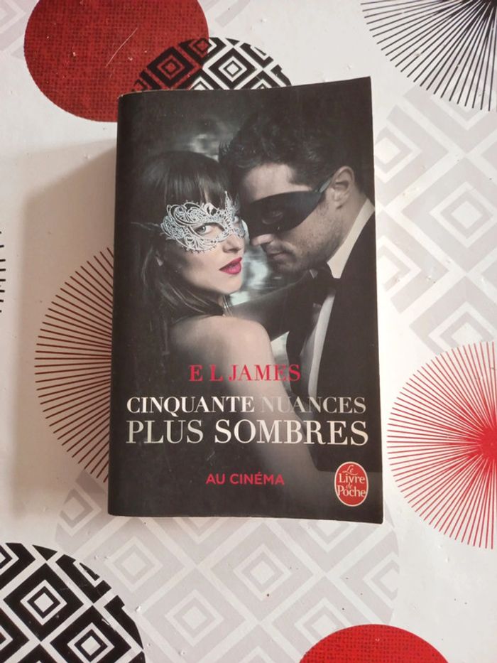 Livre cinquante nuances plus sombre