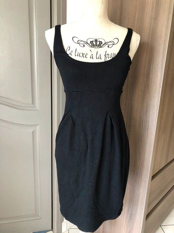 Robe chic noir Zara taille 38 impeccable