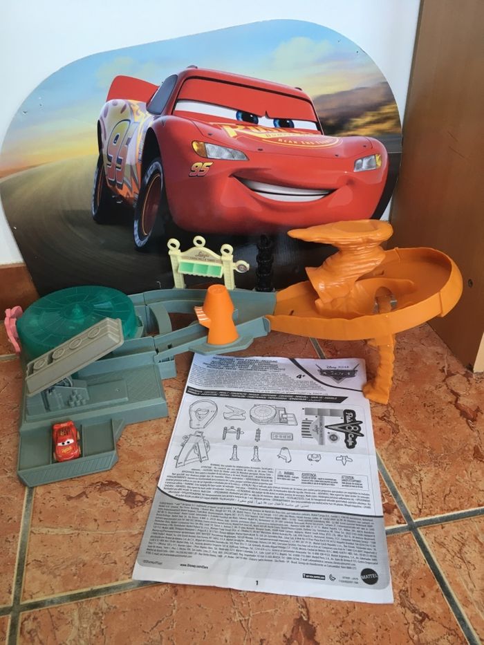 Circuit Cars/ Coffret piste Radiator Springs Hors de Contrôle Mini Racers (neuf, vidéo à l’appui) - photo numéro 2