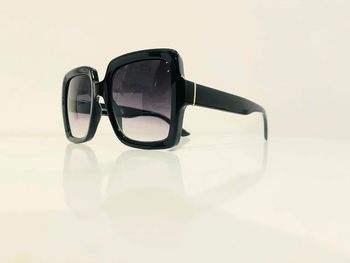 Lunette de soleil femme noire carrée verres dégradés UV protection catégorie 3