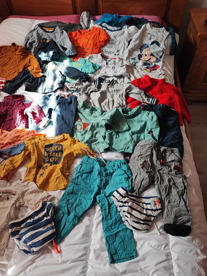 Lot d'une trentaine de vêtements 18 mois - photo numéro 3