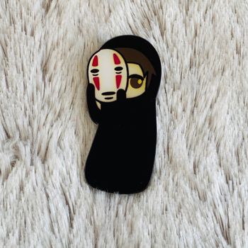 Broche No Face