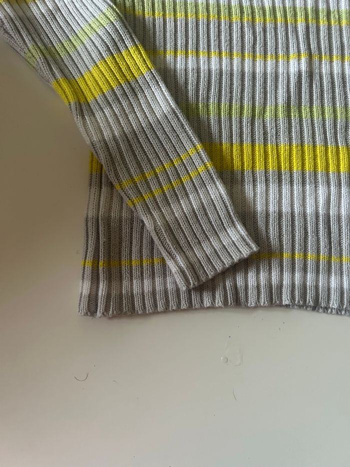Pull à col rond TRÈS BON ÉTAT pour femme taille 36 couleurs gris et jaune - photo numéro 4