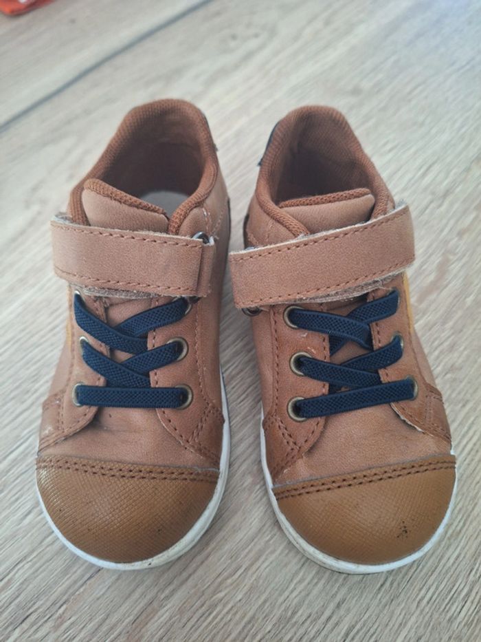 Chaussure garçon taille 22
