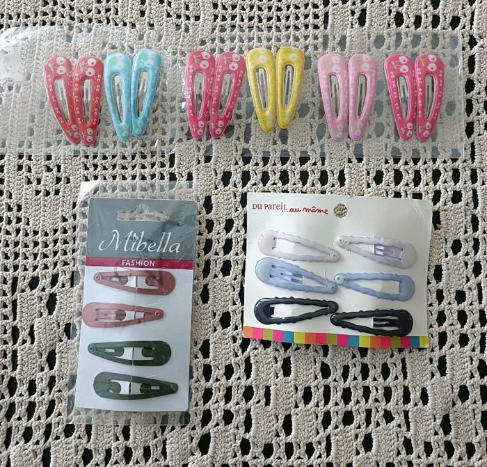 11 paires de barettes neuves