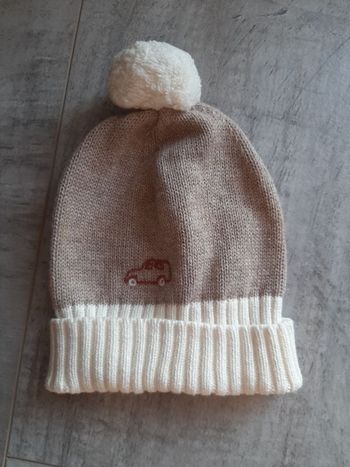 Bonnet avec pompon
