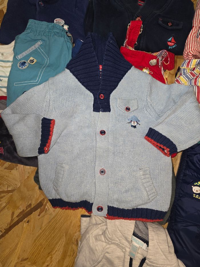 Lot de 15 vêtements garçon hiver printemps 18 mois - photo numéro 4