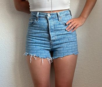 Short Levi’s Ribcage mini court W27 taille haute 36/38 S/M effet frangé imprimé logo bleu clair
