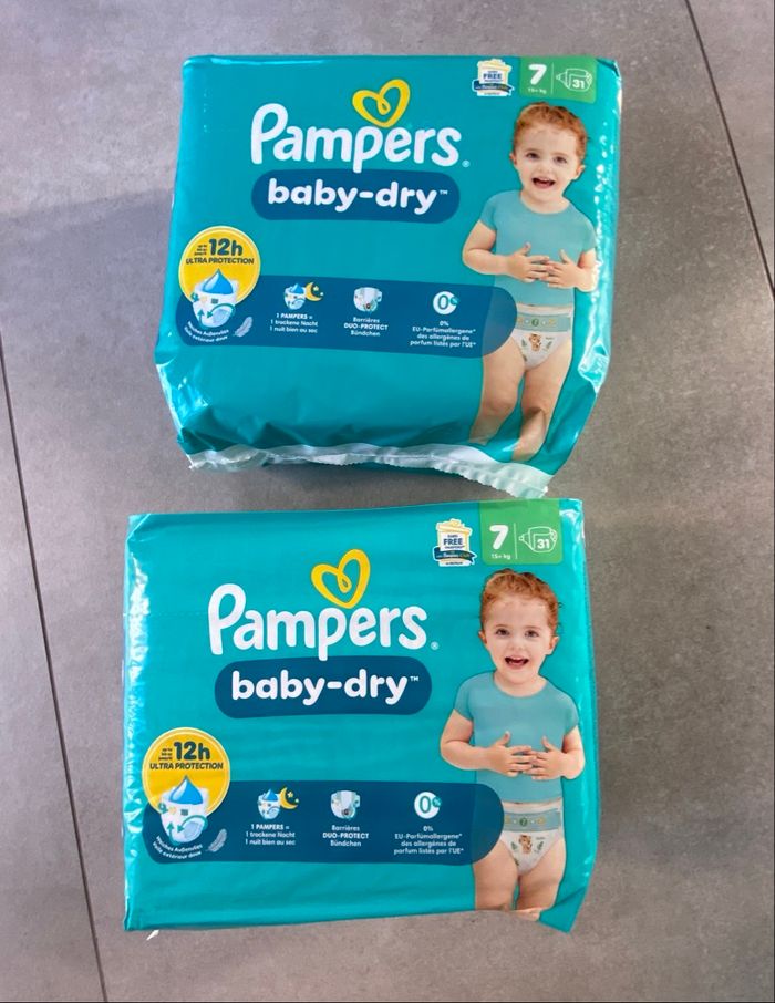 Lot de trois paquets de couches Pampers taille 8