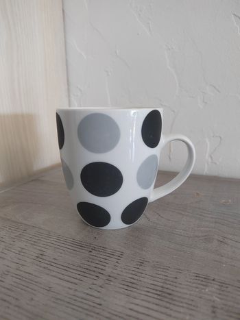 Mug blanc à pois noirs et gris – Tasse céramique café/thé