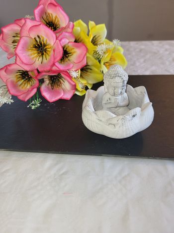 Boudha nénuphar artisanal-déco zen noir marbré blanc 