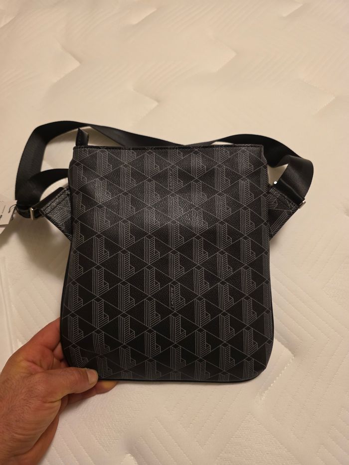 Sac à bandoulière Lacoste - photo numéro 5