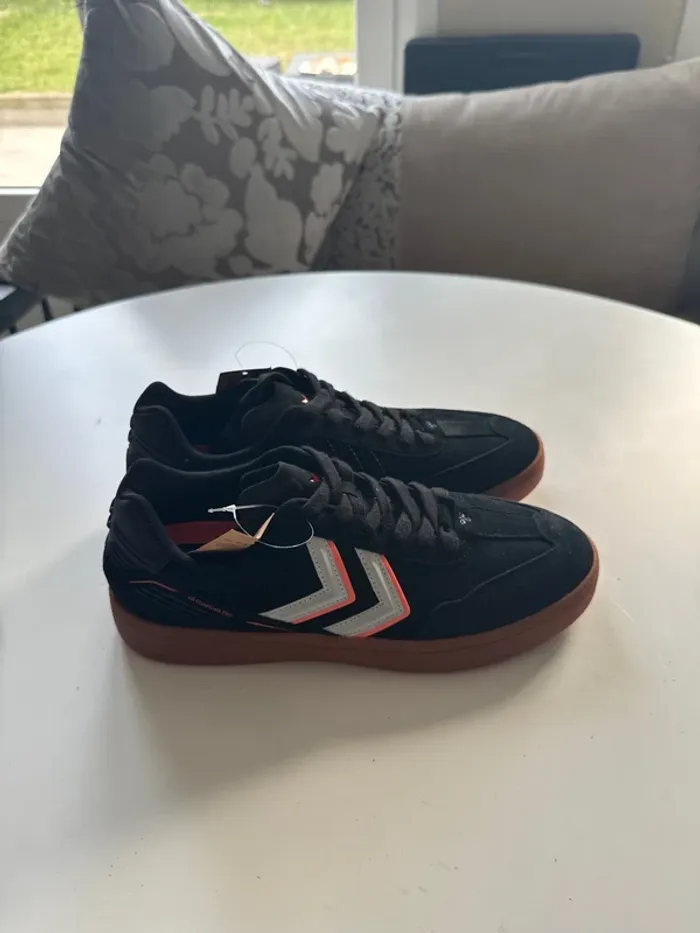 Baskets Hummel HB Indoor – Taille 42 – Noir / Semelle Gomme