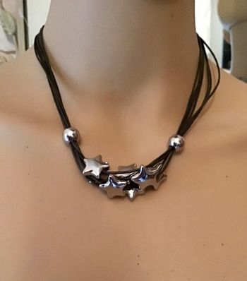 Collier fantaisie avec etoiles en métal