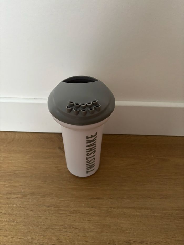 Baignoire Twistshake + support + hamac neuf + jeux + tuyau de vidange + bouchon supplémentaire - photo numéro 10