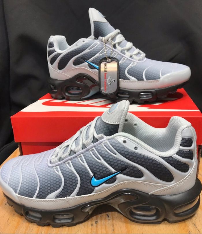 Tn grise et bleu taille 38 jamais porté - photo numéro 2