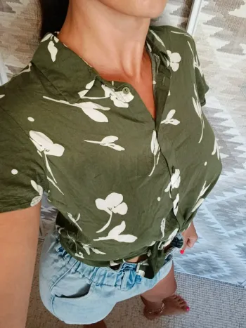 Chemise chemisier manches courtes vert et blanc fleuri Mango M léger fluide