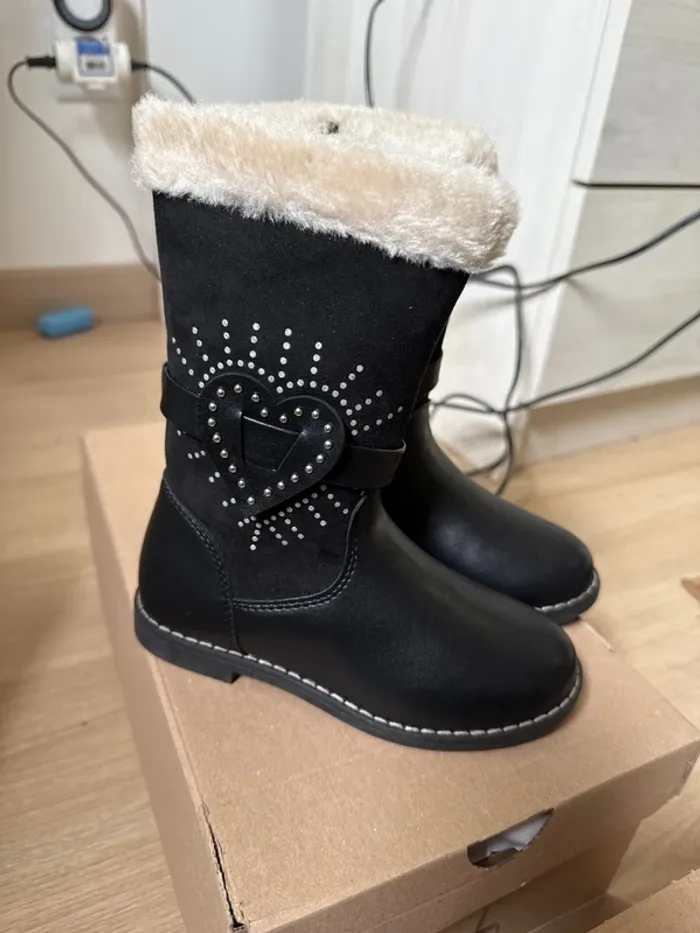 Jolies bottines de la marque Friboo neuves avec étiquette pointure 28 - photo numéro 2
