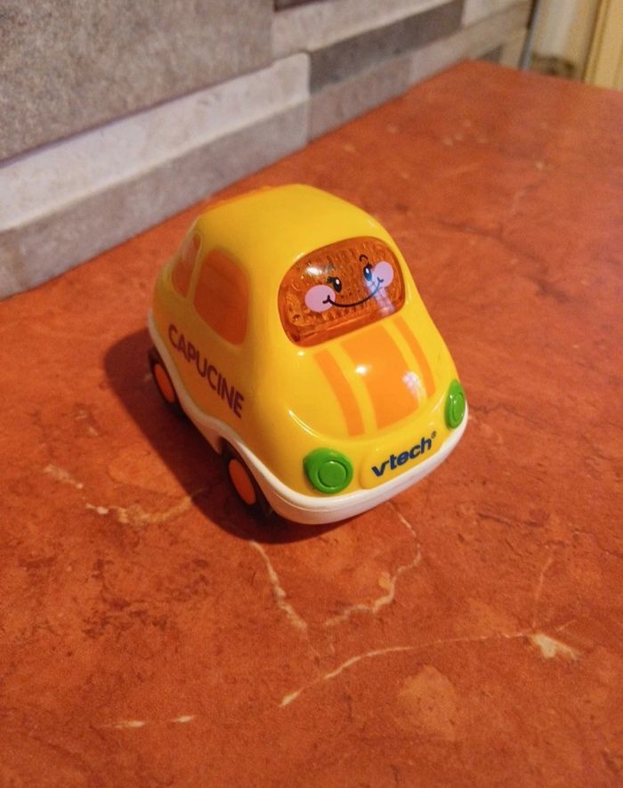 Capucine tut tut jolie citadine