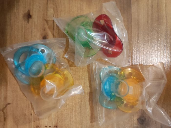 Lot de 3 paquets de tétines Luc et Léa neufs scellés - photo numéro 3