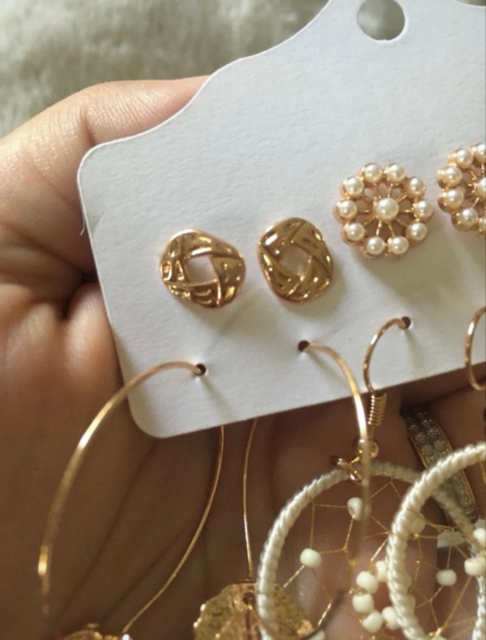 Lot de 6 boucles d’oreilles NEUVES pour femme couleurs doré et blanc - photo numéro 3