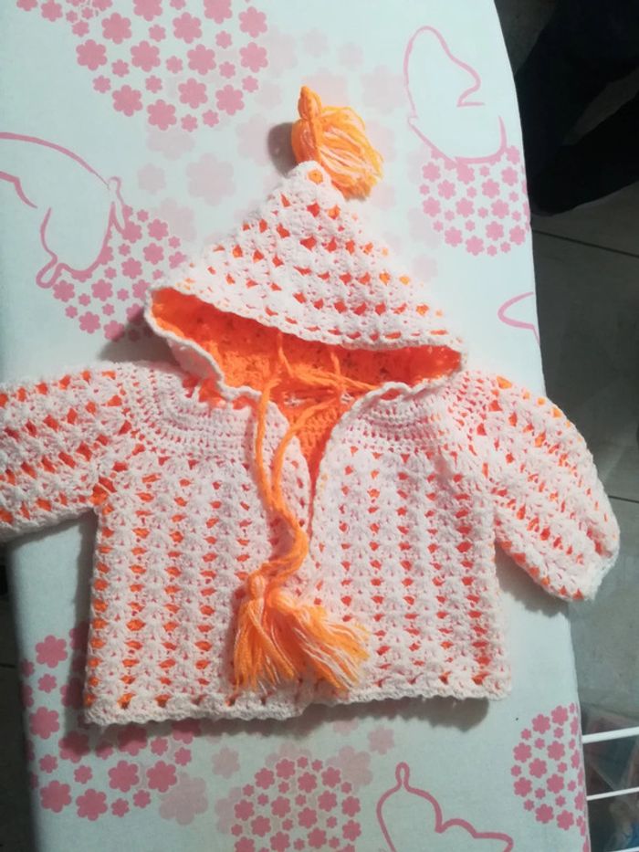 Veste au crochet de naissance - photo numéro 2