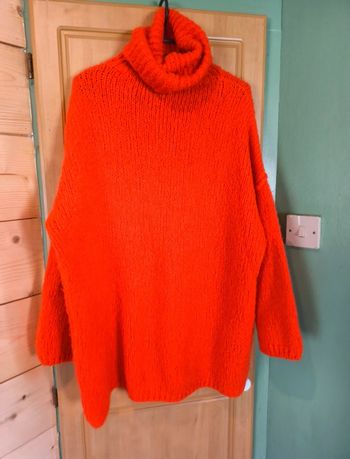 Magnifique pull col roulé rouge oversize