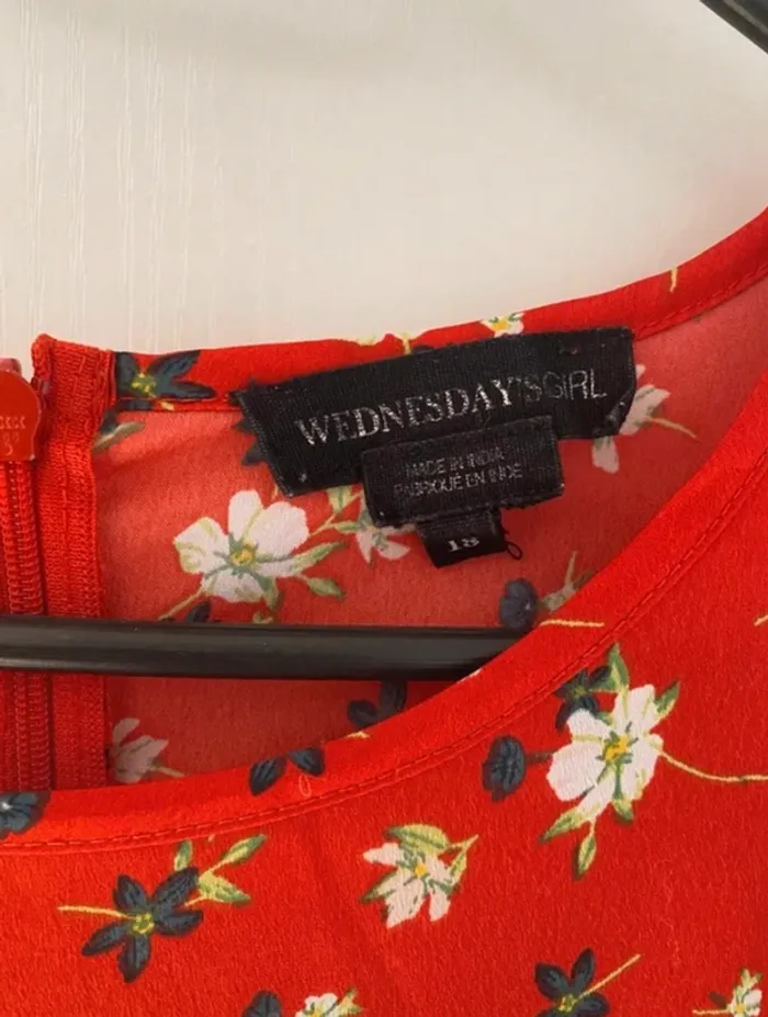 Robe fluide mi-longue rouge à fleurs taille 46 - photo numéro 4